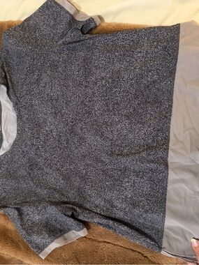 lululemon athletica Short Sleeve Heathered Gray Tee